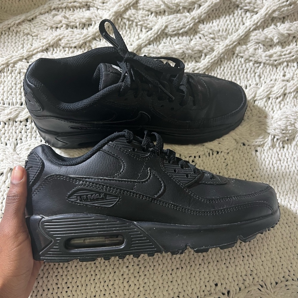 Black Nike Air Max - Size:6.5Y